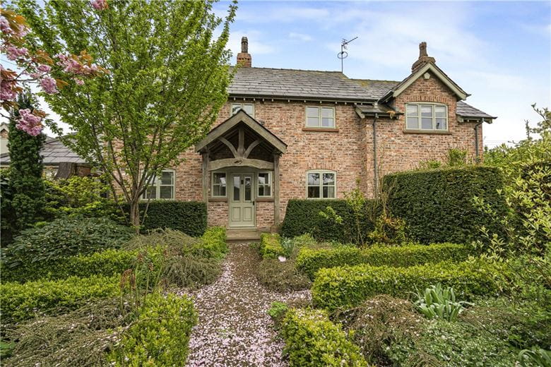 4 bedroom cottage, Castle Mill Lane, Ashley WA15 - Let Agreed