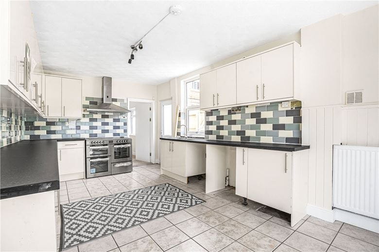 4 bedroom house, Spenser Road, Bedford MK40 - Available