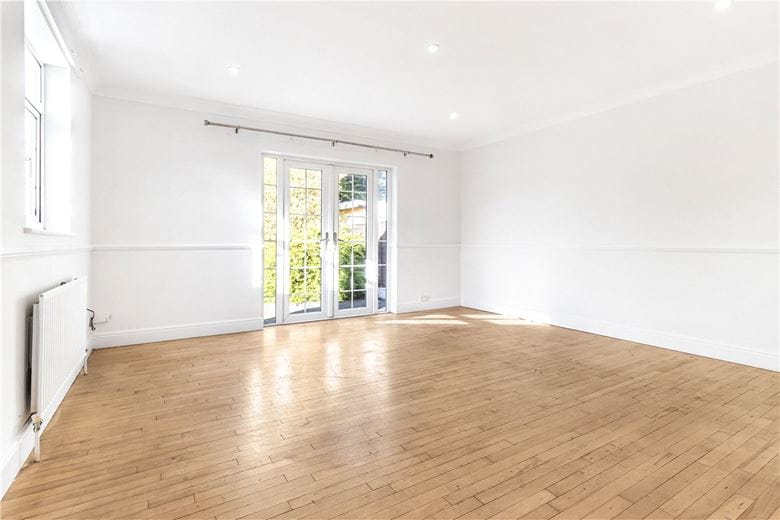 3 bedroom bungalow, The Greenway, Ickenham UB10 - Available