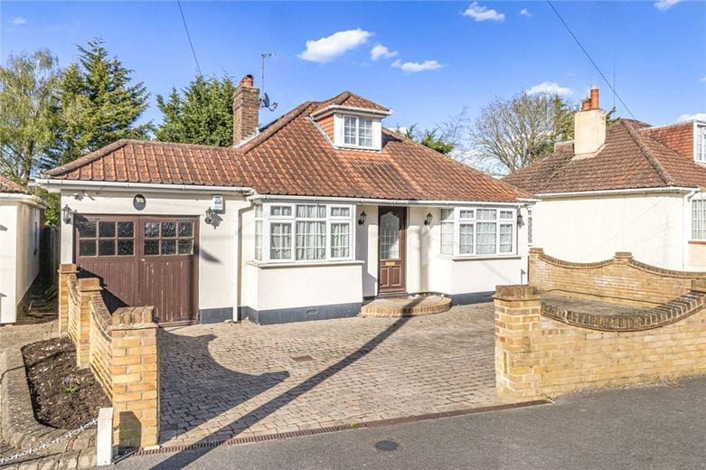 3 bedroom bungalow, The Greenway, Ickenham UB10 - Available