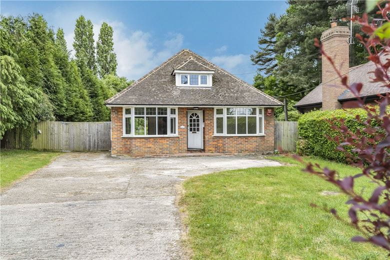 2 bedroom bungalow, Old Risborough Road, Stoke Mandeville HP22 - Let Agreed