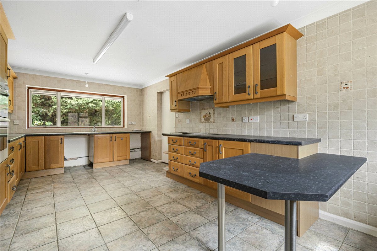 6 bedroom bungalow, Nash Lee Lane, Wendover HP22 - Available