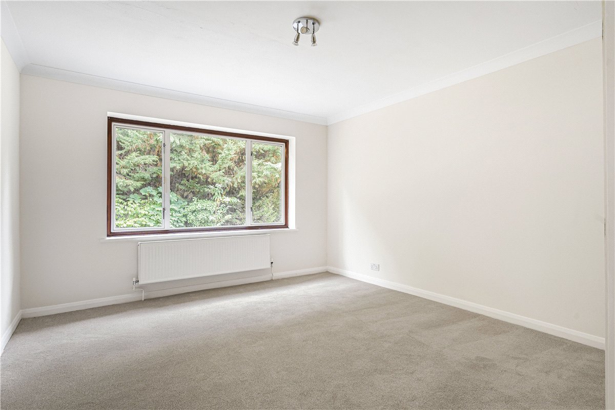 6 bedroom bungalow, Nash Lee Lane, Wendover HP22 - Available