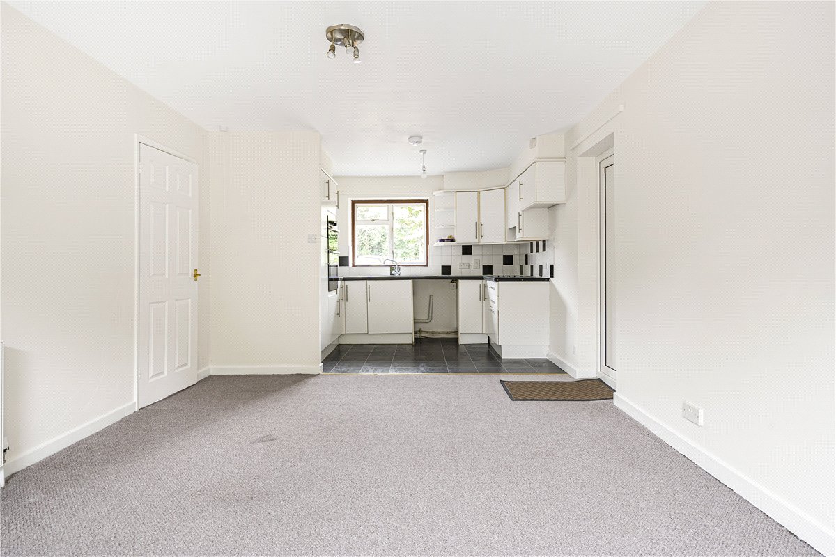 6 bedroom bungalow, Nash Lee Lane, Wendover HP22 - Available