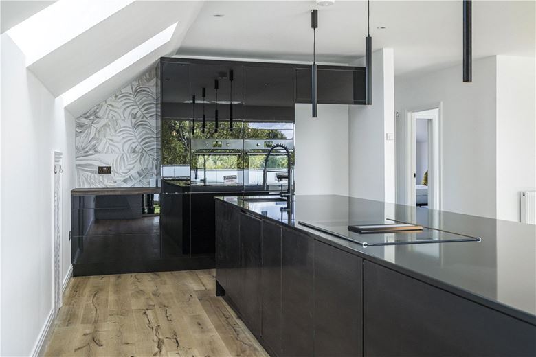 4 bedroom house, New Road, Dinton HP17 - Available