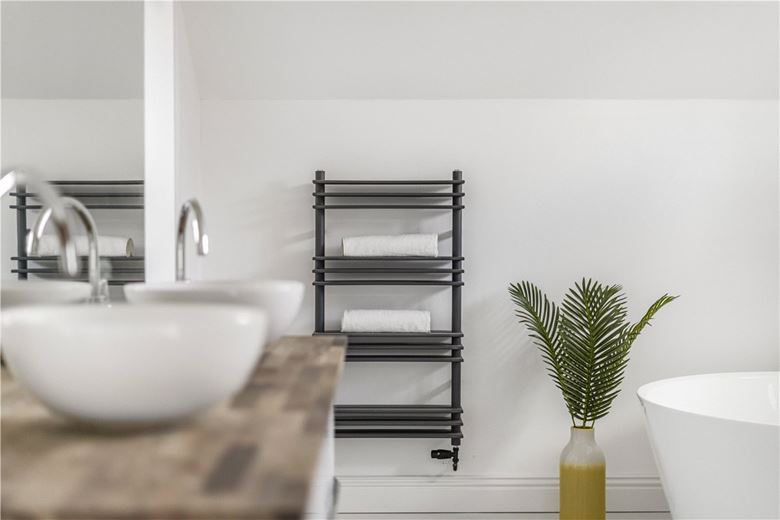 4 bedroom house, New Road, Dinton HP17 - Available