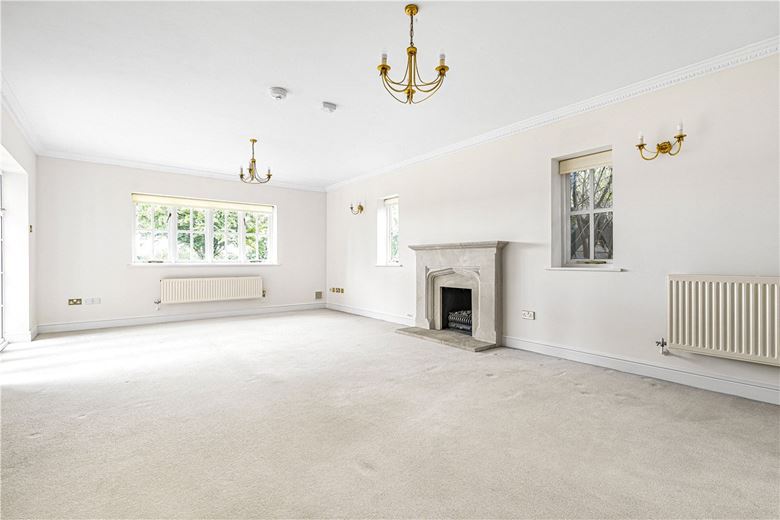 5 bedroom house, Whitethorn Close, Stoke Mandeville HP22 - Available