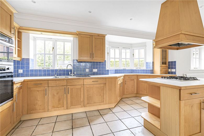 5 bedroom house, Whitethorn Close, Stoke Mandeville HP22 - Available