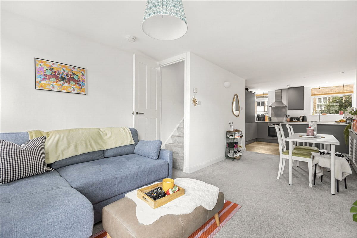 2 bedroom flat, Harefields, Oxford OX2 - Let Agreed