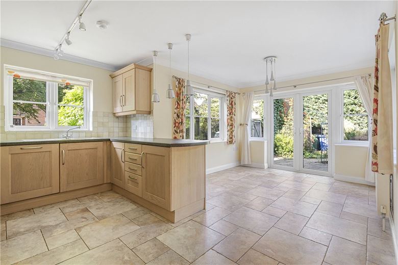 4 bedroom house, Poppy Close, Yarnton OX5 - Let Agreed