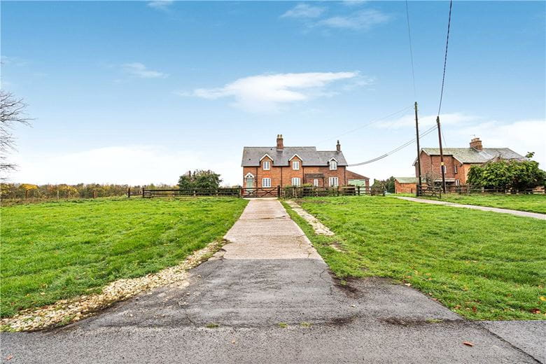2 bedroom house, Manor Farm Cottages, Ardley Road OX25 - Let Agreed