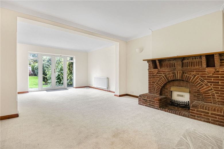 4 bedroom bungalow, The Greenway, Ickenham UB10 - Available