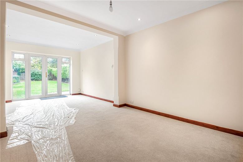 4 bedroom bungalow, The Greenway, Ickenham UB10 - Available