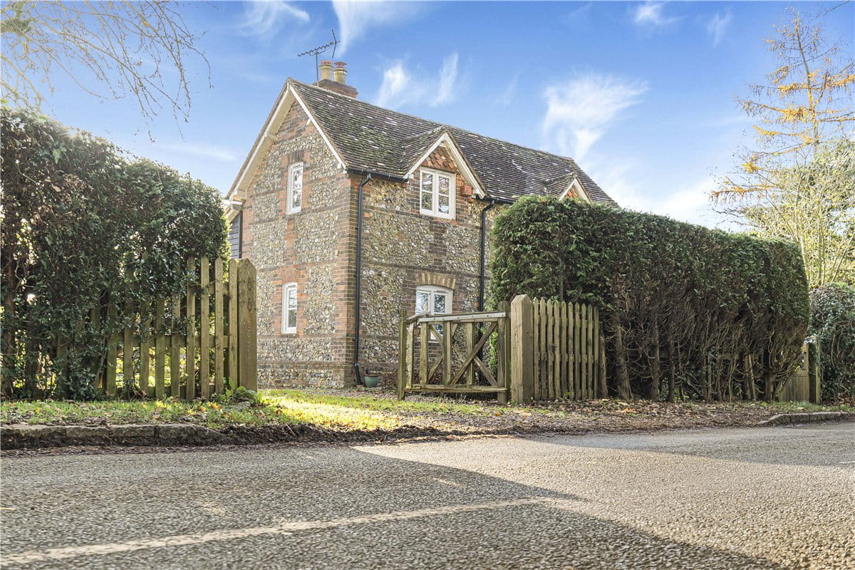 2 bedroom cottage, Great Hampden, Great Missenden HP16 - Available