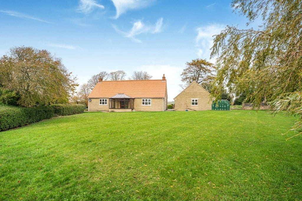 3 bedroom bungalow, Woodthorpe Road, Shuttlewood S44 - Let Agreed