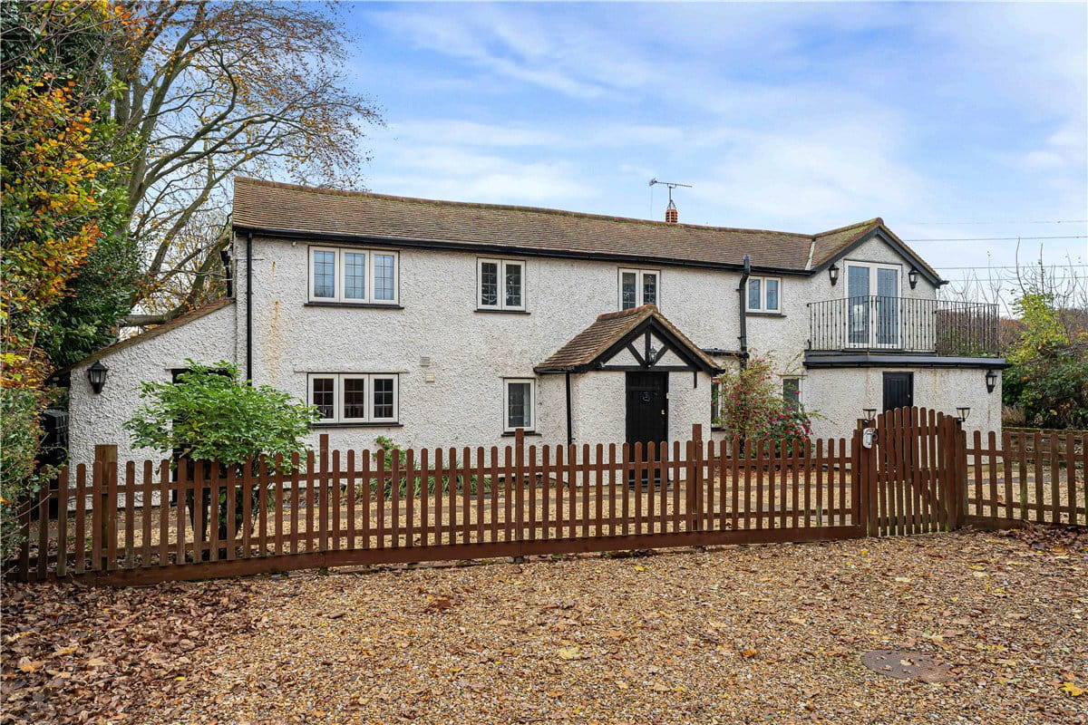 4 bedroom house, Frith Hill, South Heath HP16 - Available