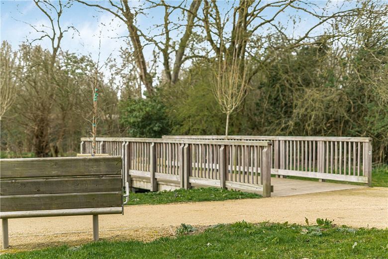 3 bedroom flat, Munda Way, Oxford OX2 - Available