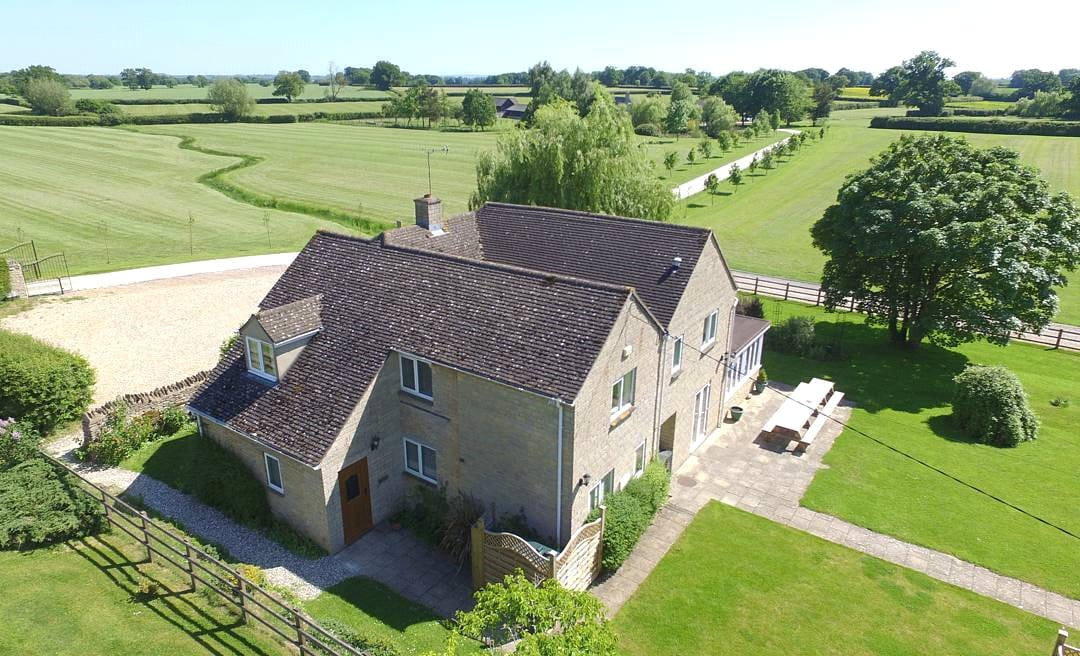 66 bedroom , Lew, Bampton OX18 - Available