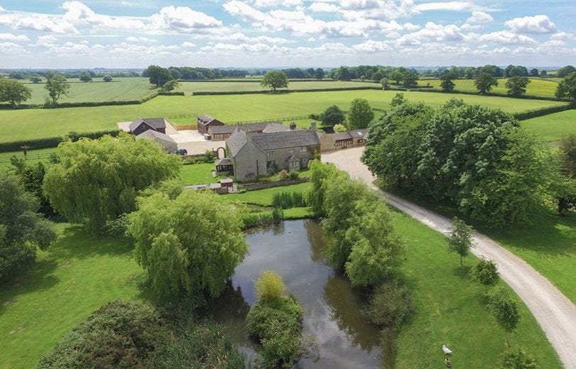 66 bedroom , Lew, Bampton OX18 - Available