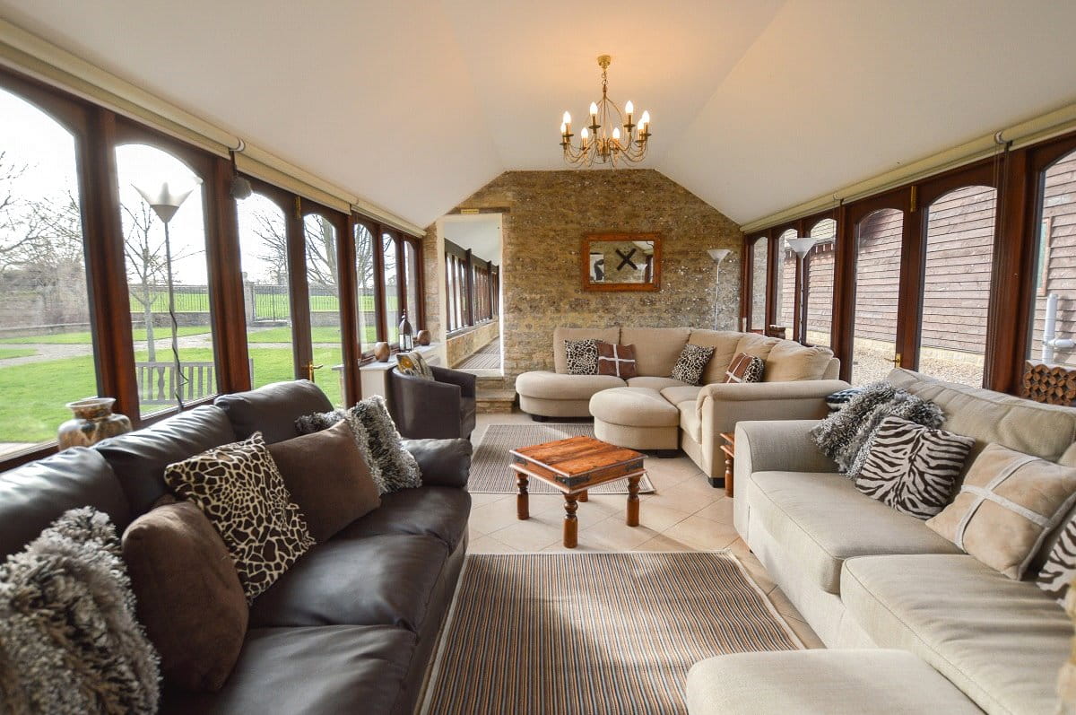 66 bedroom , Lew, Bampton OX18 - Available