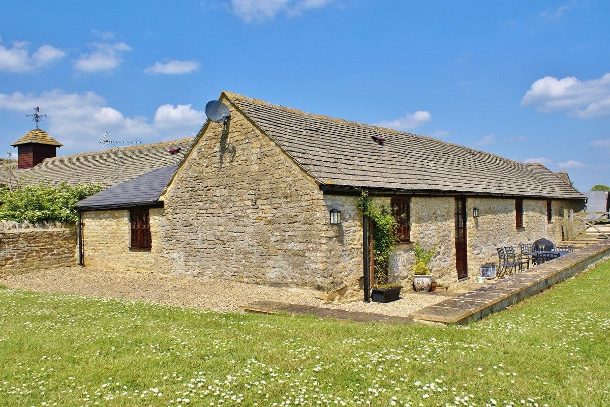 66 bedroom , Lew, Bampton OX18 - Available