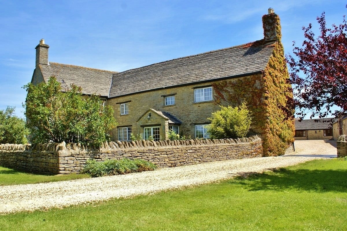 66 bedroom , Lew, Bampton OX18 - Available