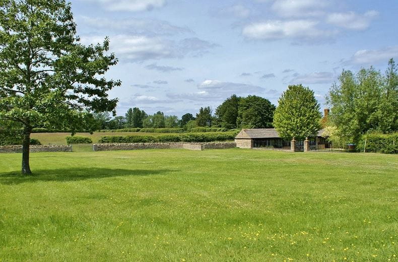 66 bedroom , Lew, Bampton OX18 - Available