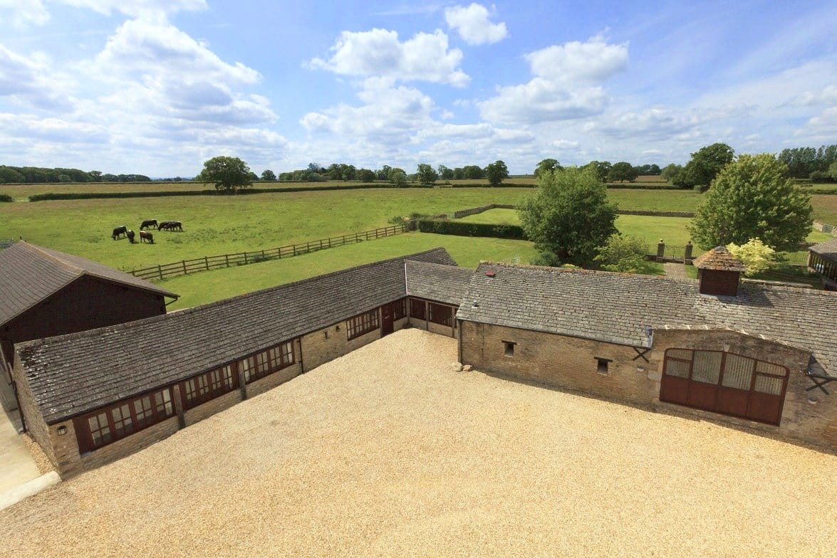 66 bedroom , Lew, Bampton OX18 - Available