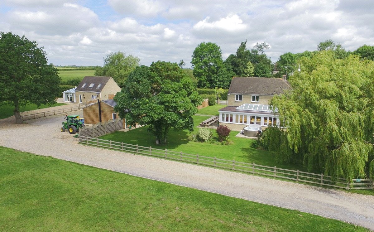 66 bedroom , Lew, Bampton OX18 - Available