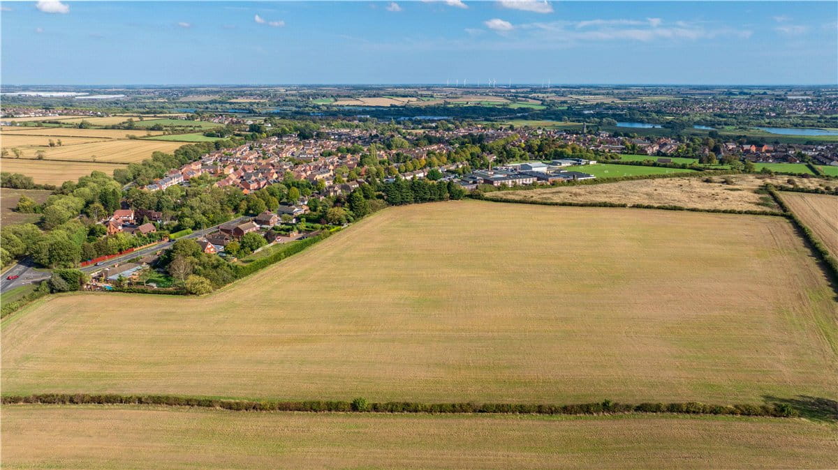 1,728 acres Country Estate, Finedon, NN9 - Available