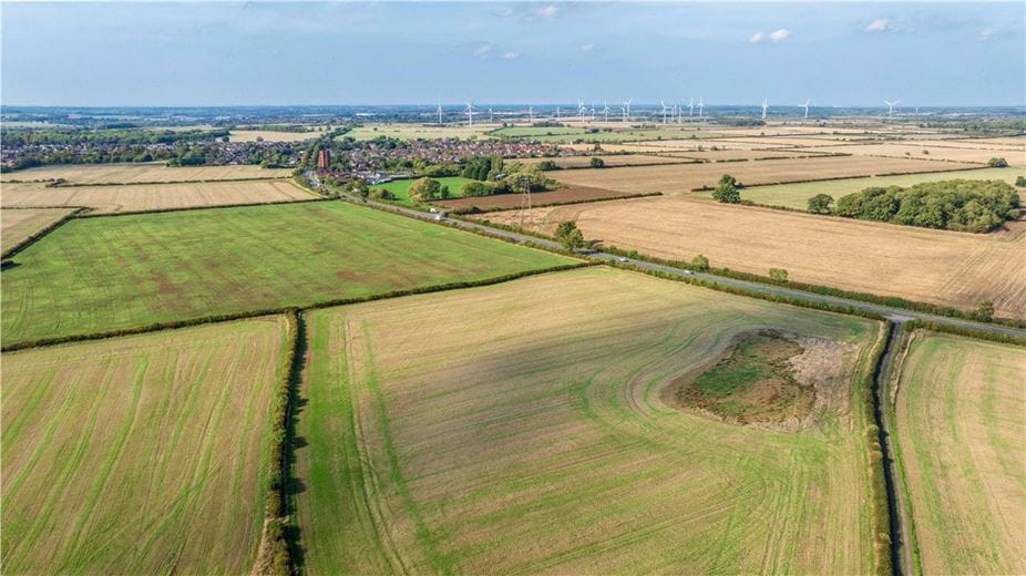 1,728 acres Country Estate, Finedon, NN9 - Available