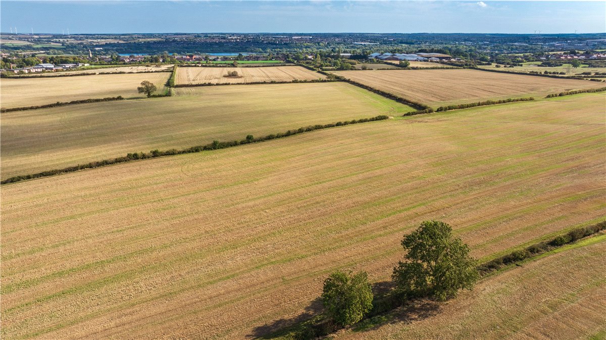 1,728 acres Country Estate, Finedon, NN9 - Available