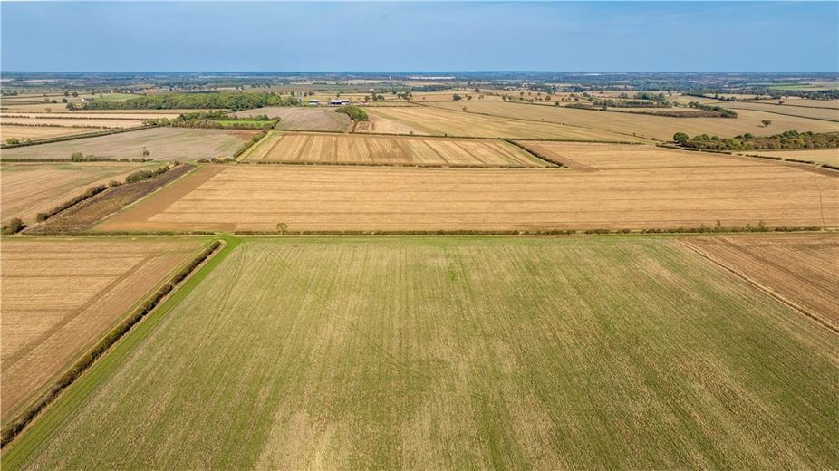 1,728 acres Country Estate, Finedon, NN9 - Available