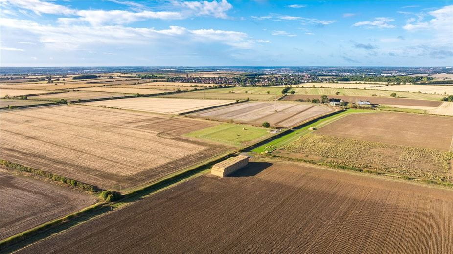 1,728 acres Country Estate, Finedon, NN9 - Available
