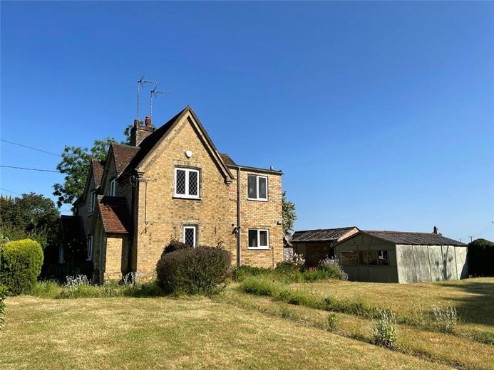 3 bedroom house, Tingrith Road, Eversholt MK17 - Available