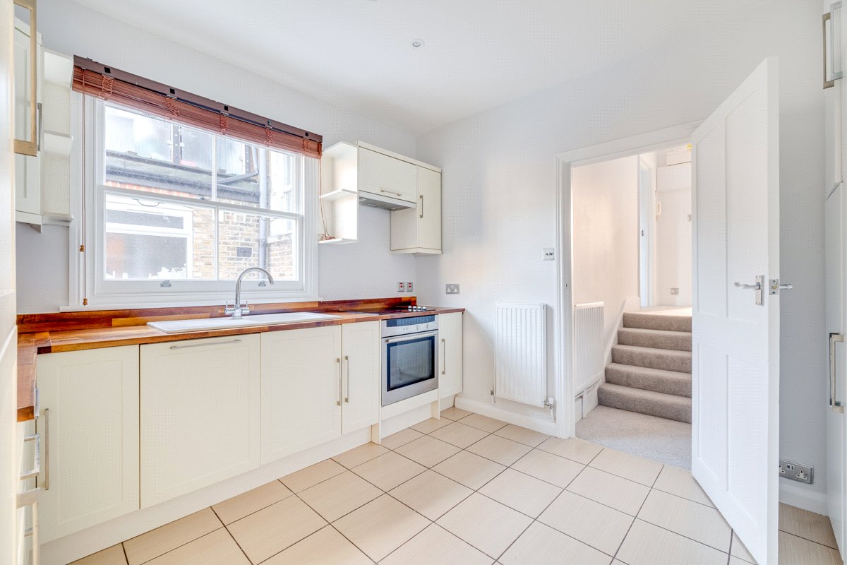 2 bedroom flat, Edgarley Terrace, London SW6 - Let Agreed