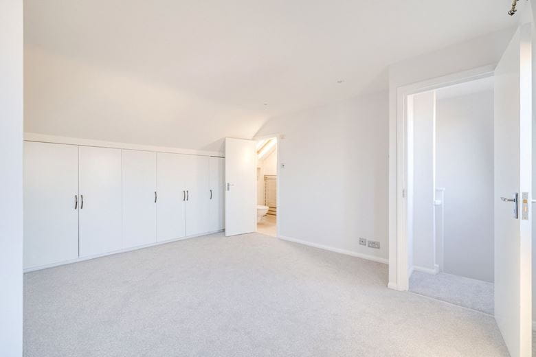 2 bedroom flat, Edgarley Terrace, London SW6 - Let Agreed