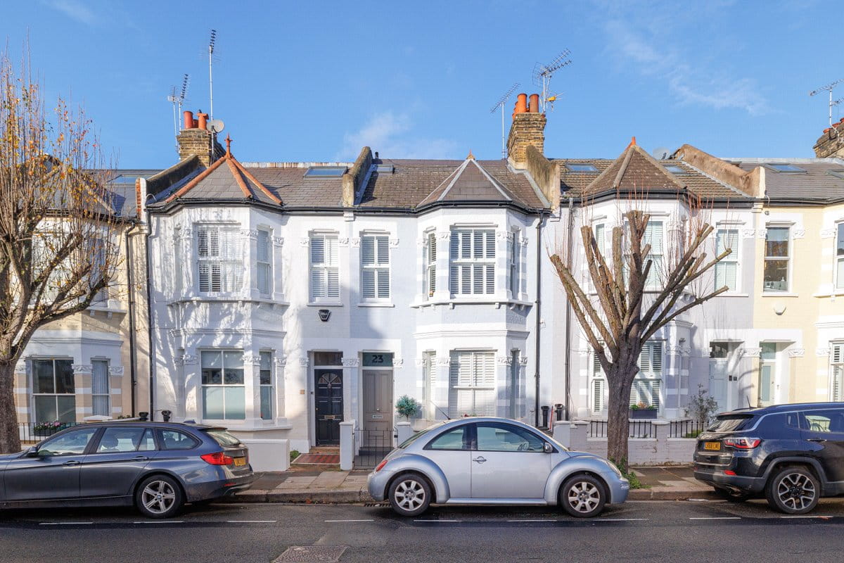 2 bedroom flat, Edgarley Terrace, London SW6 - Let Agreed