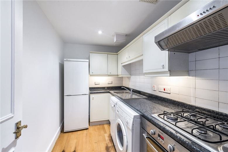 2 bedroom flat, St Stephens Avenue, London W12 - Let Agreed