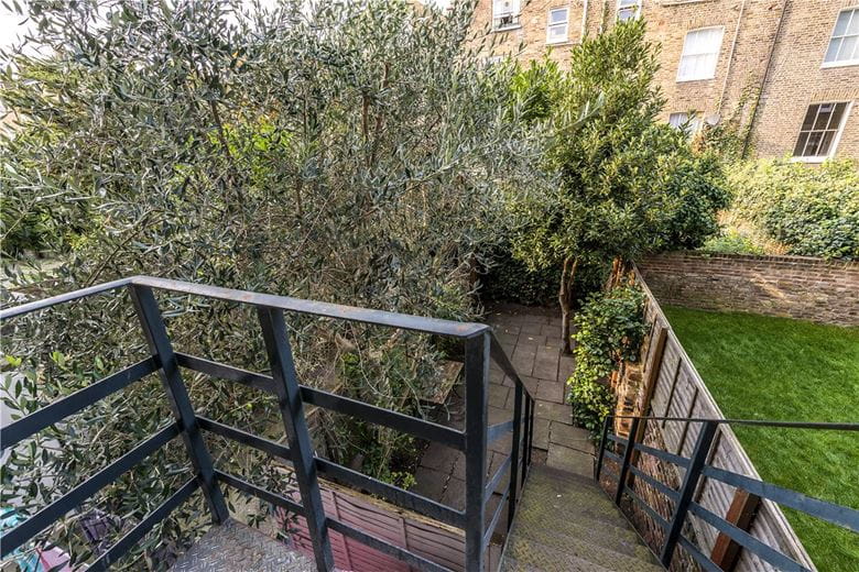 2 bedroom flat, St Stephens Avenue, London W12 - Let Agreed
