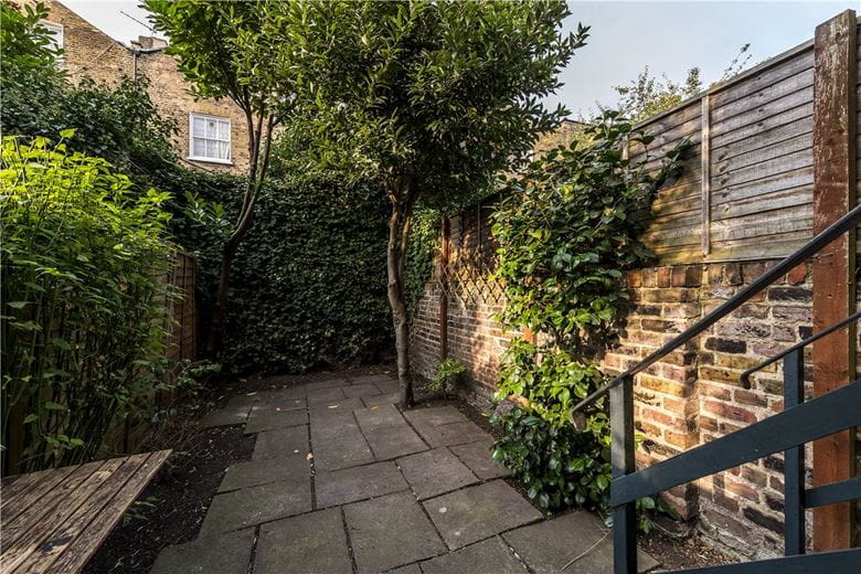 2 bedroom flat, St Stephens Avenue, London W12 - Let Agreed