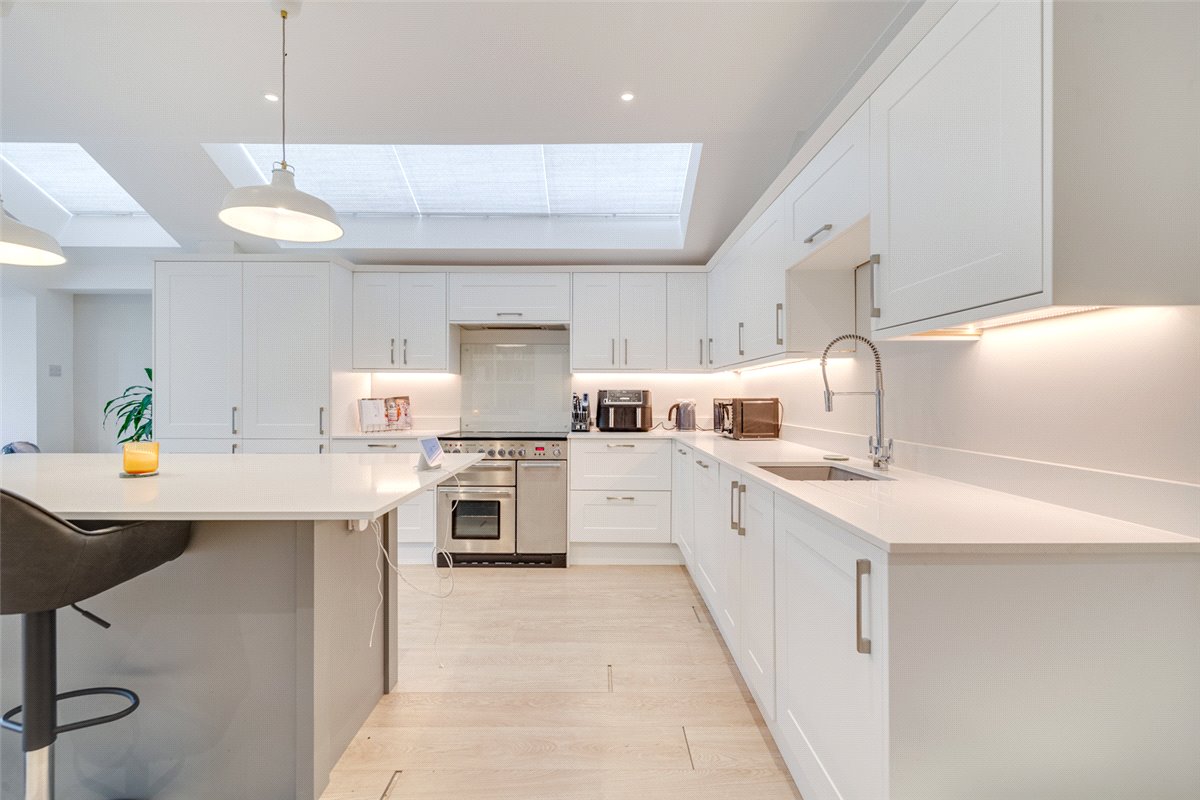 2 bedroom flat, Niton Street, Bishops Park SW6 - Let Agreed