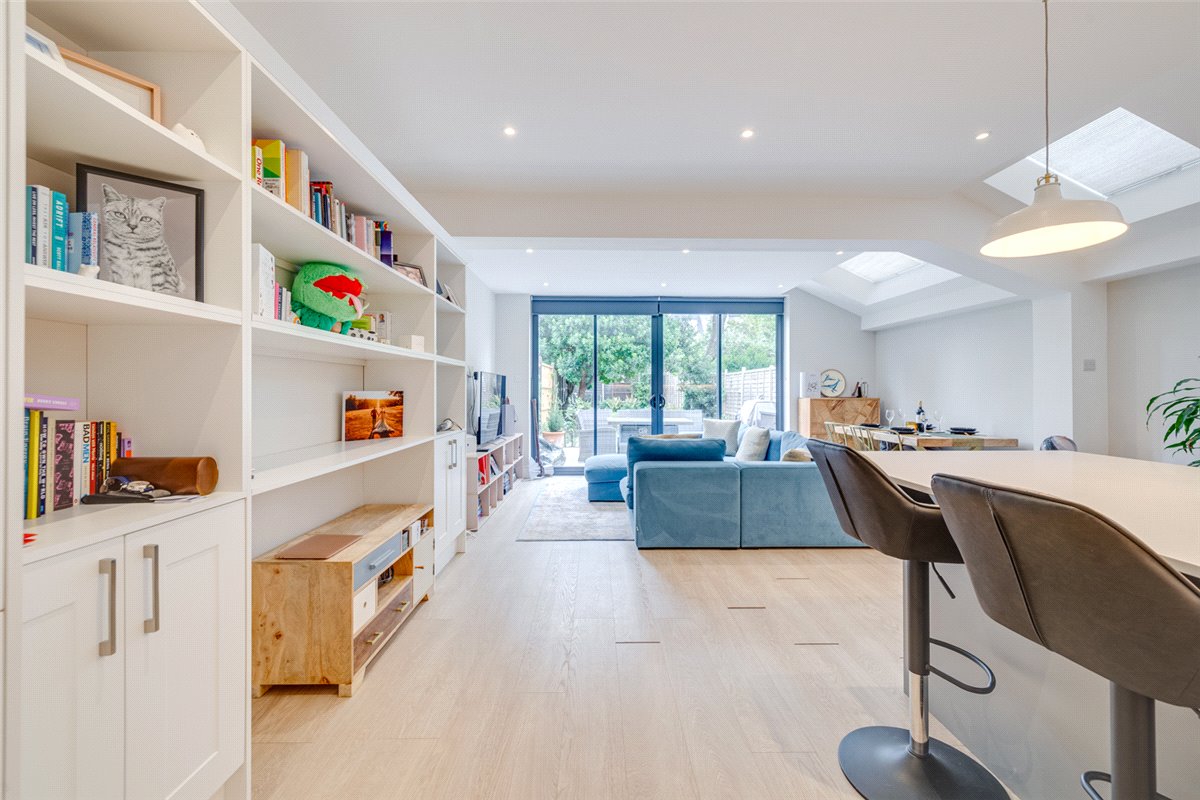 2 bedroom flat, Niton Street, Bishops Park SW6 - Let Agreed