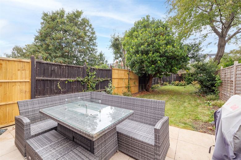 2 bedroom flat, Niton Street, Bishops Park SW6 - Let Agreed