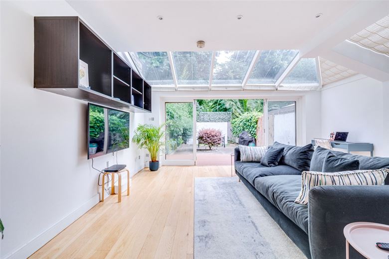 2 bedroom flat, Woodlawn Road, London SW6