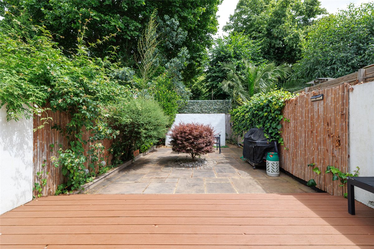 2 bedroom flat, Woodlawn Road, London SW6