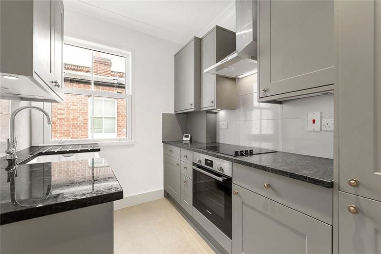 2 bedroom flat, Marville Road, London SW6
