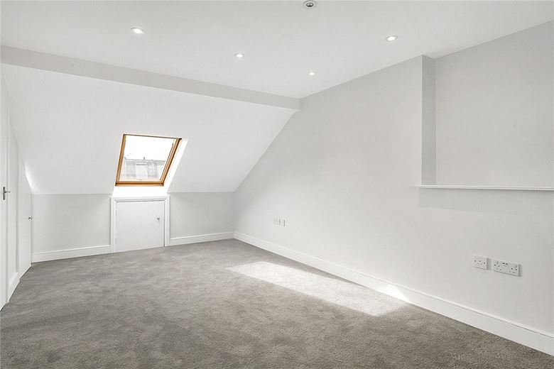 2 bedroom flat, Marville Road, London SW6