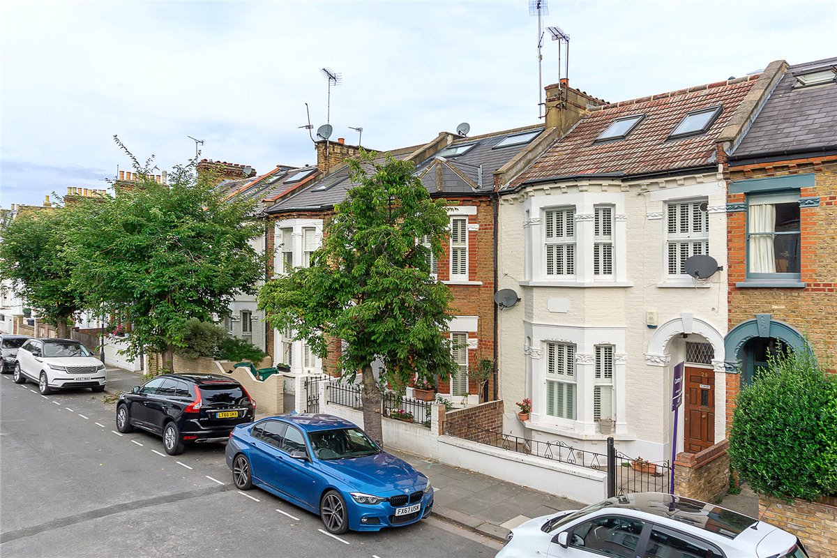 2 bedroom flat, Marville Road, London SW6