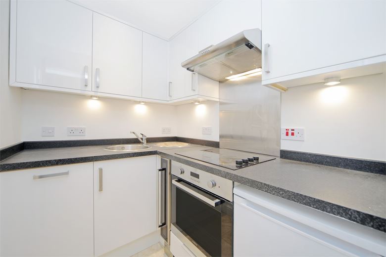 1 bedroom flat, Crookham Road, London SW6 - Available